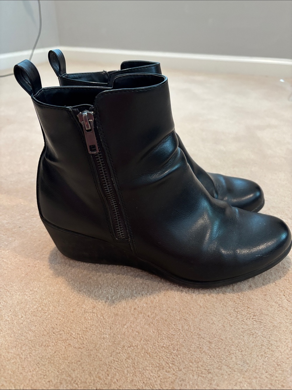 WOMEN’S WEDGE ANKLE BOOTS